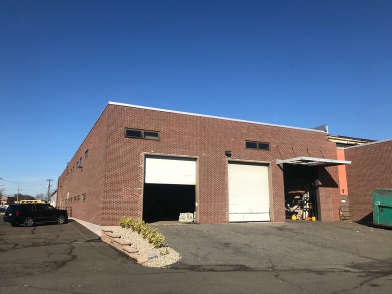 More Photos Of 100 Harding St, Berlin Manufacturing For Lease