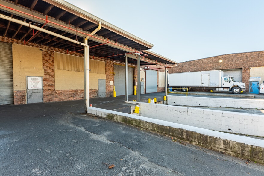 Primary Photo Of 488-500 Mulberry St, Newark Warehouse For Lease