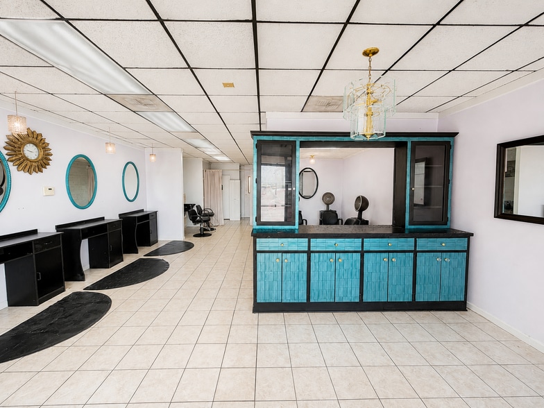 More Photos Of 2901 University Ave, Columbus Freestanding For Lease