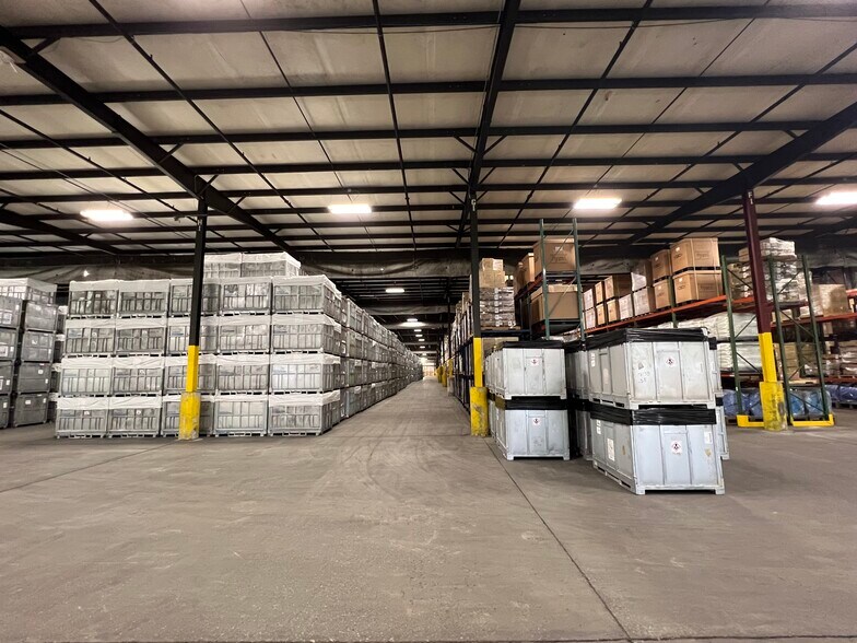 More Photos Of 1136 Dunlop Ln, Clarksville Warehouse For Lease