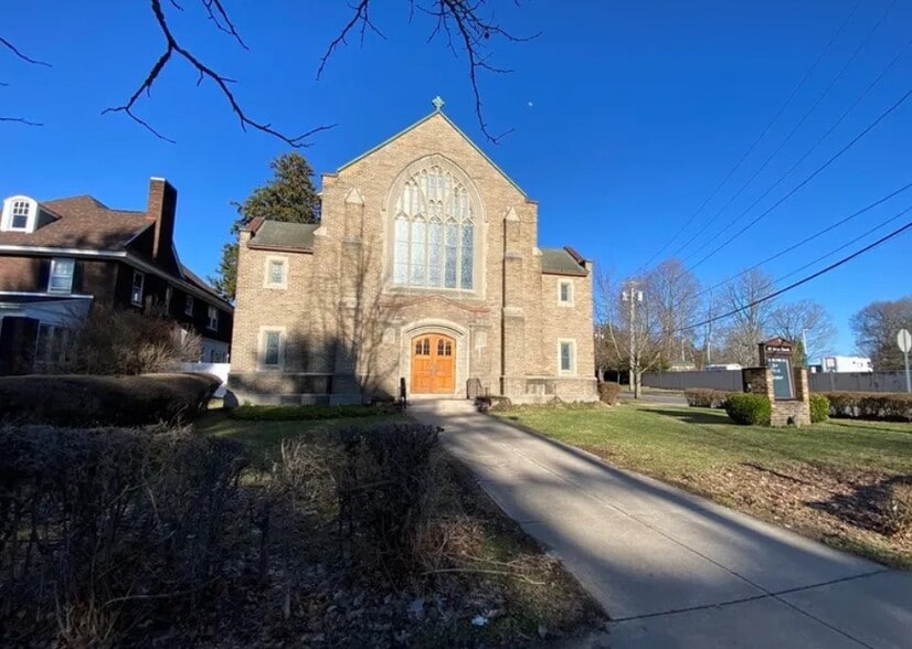 More Photos Of 153 S 1st St, Fulton Religious Facility For Lease