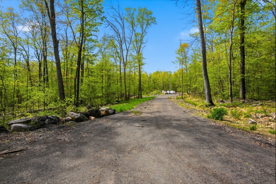 More Photos Of 51 Redder rd, Pine Bush Flex For Sale