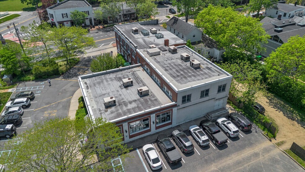 More Photos Of 2488 Montauk Hwy, Bridgehampton Freestanding For Lease
