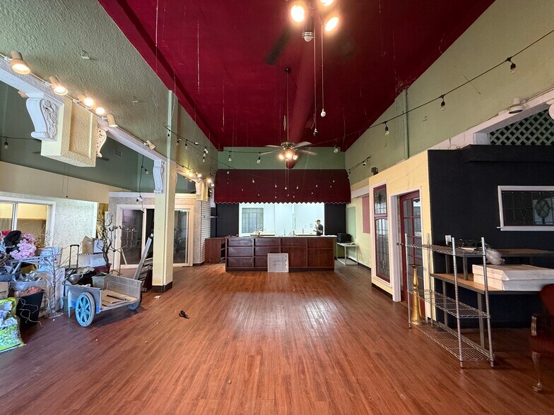 More Photos Of 3900 Market St, Riverside Storefront Retail Office For Lease