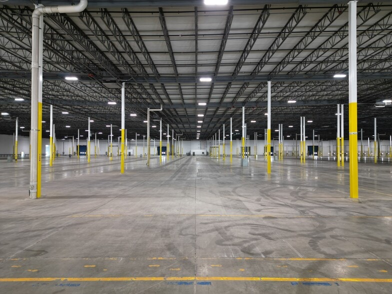 More Photos Of 2700 Ellis Rd, Joliet Warehouse For Lease