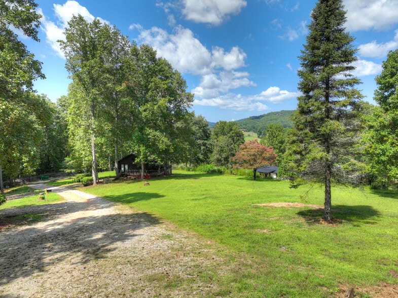 More Photos Of 77 Alpine Way, Blairsville Hotel For Sale