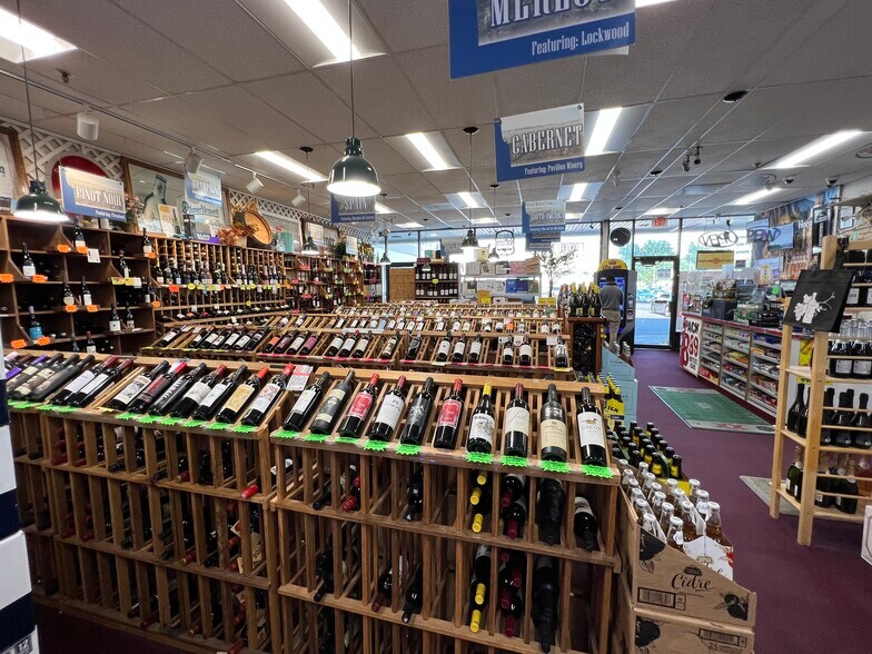 More Photos Of 10414-10492 Auto Park Dr, Bethesda Freestanding For Lease