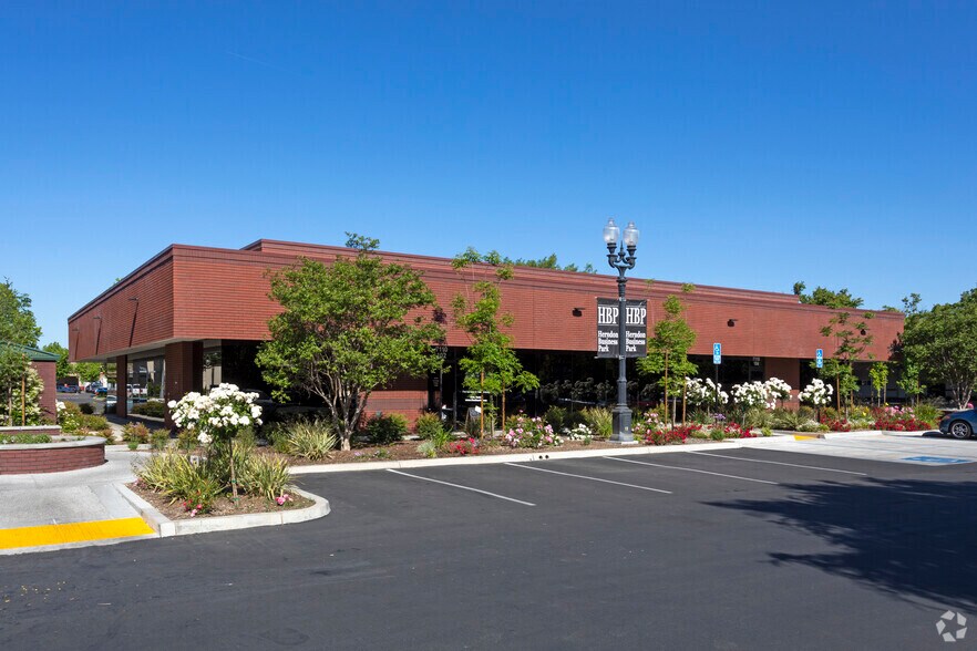 More Photos Of 7010 N Marks Ave, Fresno Unknown For Lease