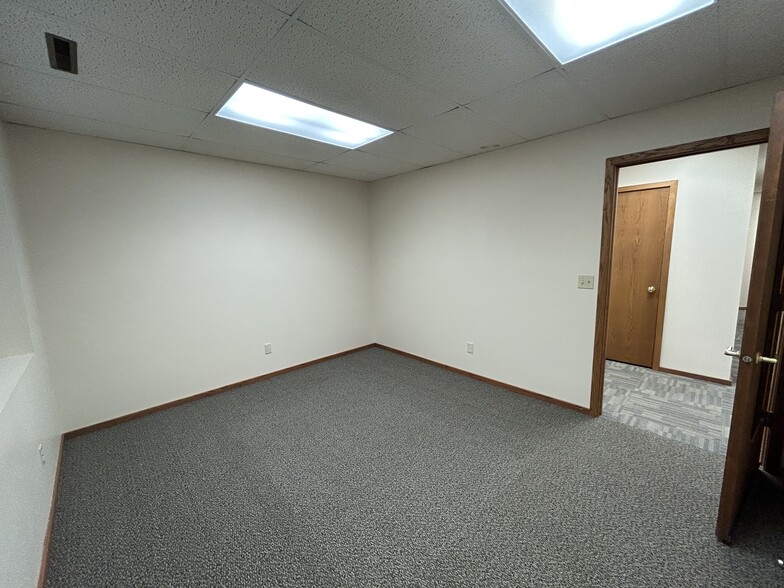 More Photos Of 1820 Post Rd, Plover Storefront Retail Office For Lease