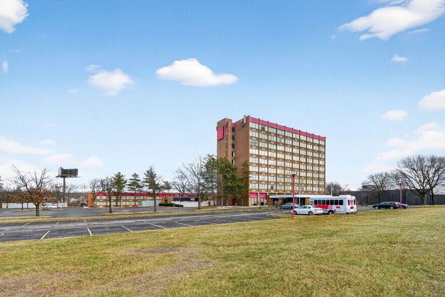 More Photos Of 3 Watervliet Avenue Ext, Albany Hotel For Sale