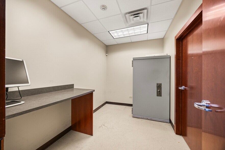 More Photos Of 430 E Mississippi Ave, Elwood Bank For Sale