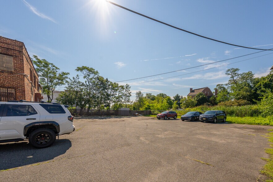 More Photos Of 1144 Elizabeth Ave, Elizabeth General Retail For Sale