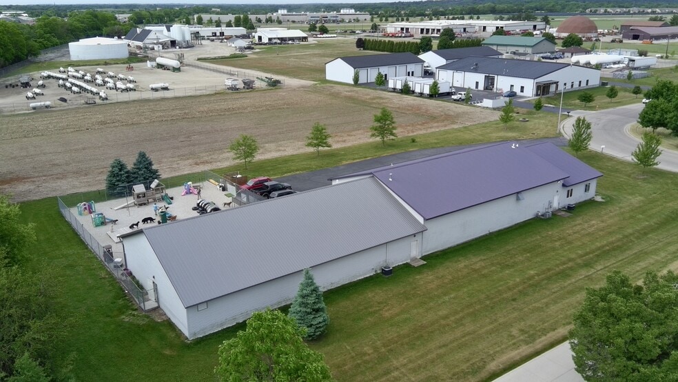 More Photos Of 4030 Commercial Dr, Janesville Manufacturing For Sale