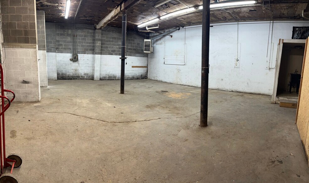 More Photos Of 3466 Fairmont Ave, Fairmont Auto Repair For Lease