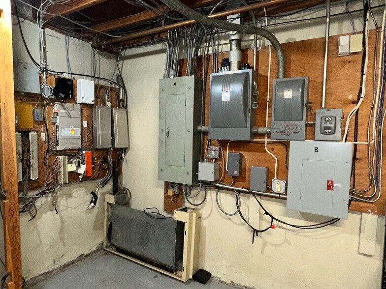 More Photos Of 75 Park Rd, West Hartford Bank For Lease