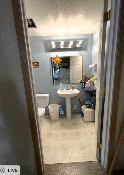 More Photos Of 5260 NW Highway 99, Corvallis Showroom For Lease