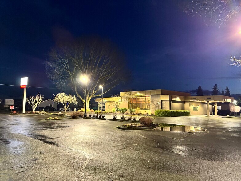 More Photos Of 200 Center Ave, Molalla Bank For Sale