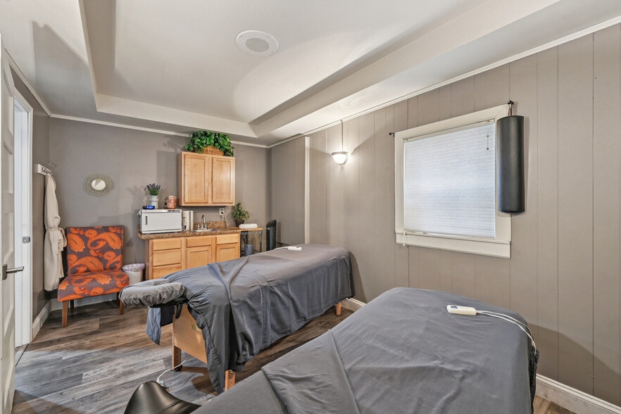 More Photos Of 56 N Franklin St, Delaware Freestanding For Sale