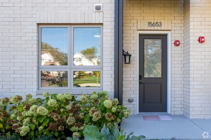 More Photos Of 15646 Cicero Ave, Oak Forest Apartments For Lease