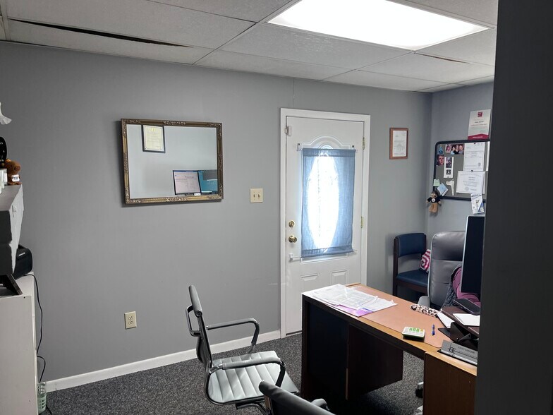 More Photos Of 899 Haywood Rd, Asheville Storefront Retail Office For Sale