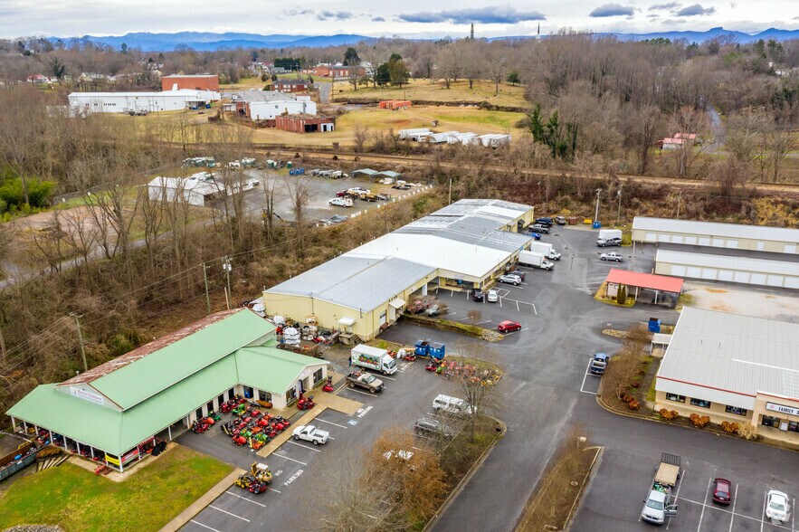 More Photos Of 402-422 W Fleming Dr, Morganton Unknown For Lease