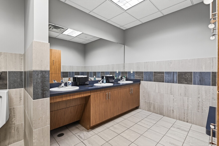 More Photos Of 5505 Cottonwood Ln, Prior Lake Office For Lease