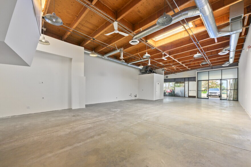 More Photos Of 1631-1645 16th St, Santa Monica Light Manufacturing For Lease