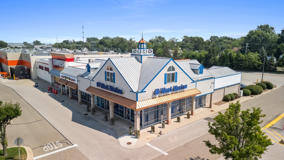 More Photos Of 810-840 Jackson Ave, Grand Haven General Retail For Sale