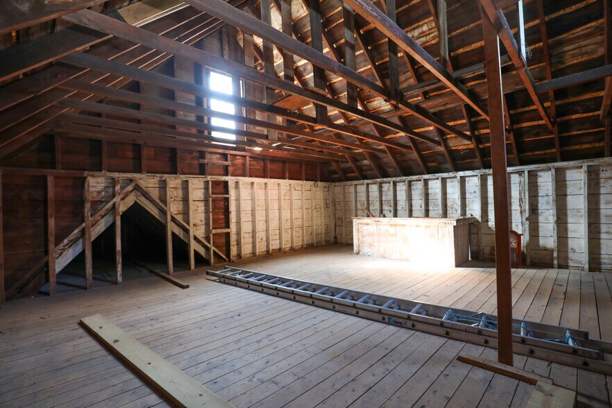 More Photos Of 12 Lounsbury Ct, Kingston Light Manufacturing For Lease