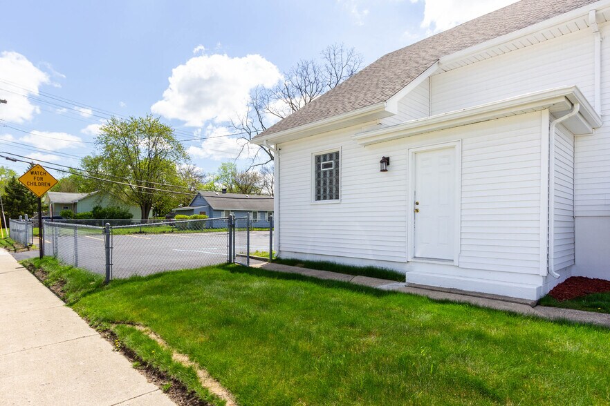 More Photos Of 1196 Joslyn Ave, Pontiac Religious Facility For Sale