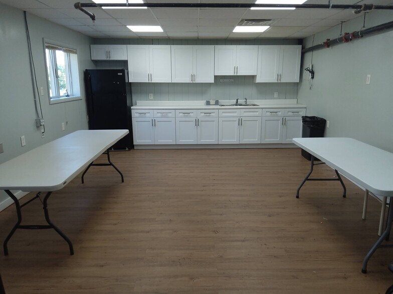 More Photos Of 181 Boyd St, Montgomery Warehouse For Lease