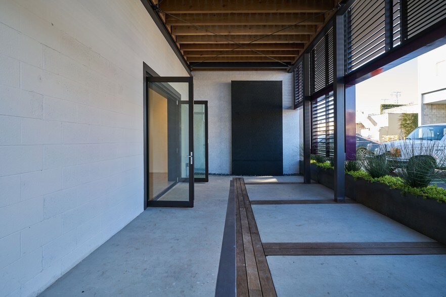 More Photos Of 2236 S Barrington Ave, Los Angeles Loft Creative Space For Lease