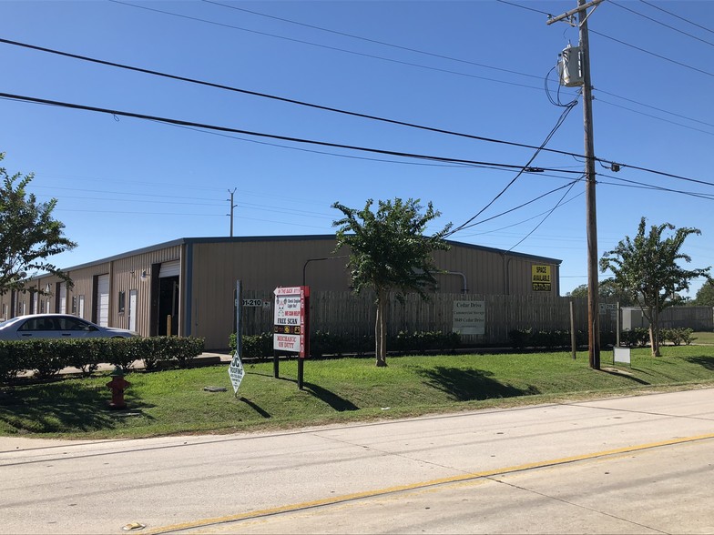 More Photos Of 3047 Cedar Dr, La Marque Flex For Lease