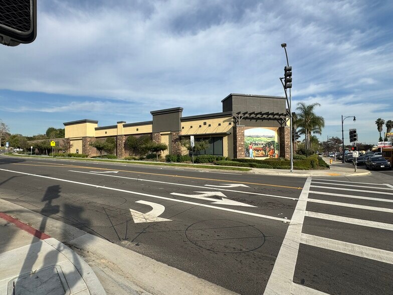 More Photos Of 15225 Whittier Blvd, Whittier Freestanding For Lease
