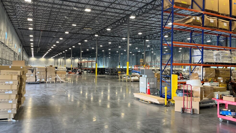 More Photos Of 5817 24th St E, Bradenton Warehouse For Lease