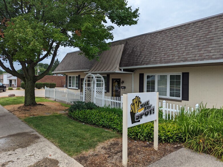 More Photos Of 3125-3133 N Prospect Rd, Peoria Freestanding For Lease