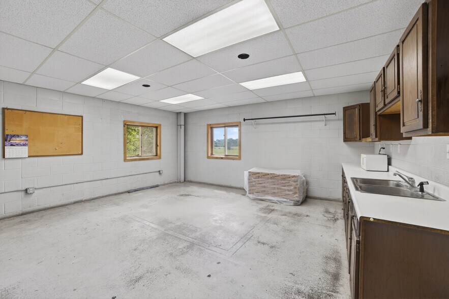 More Photos Of 3166 Muckle Rd, Central Lake Manufacturing For Lease