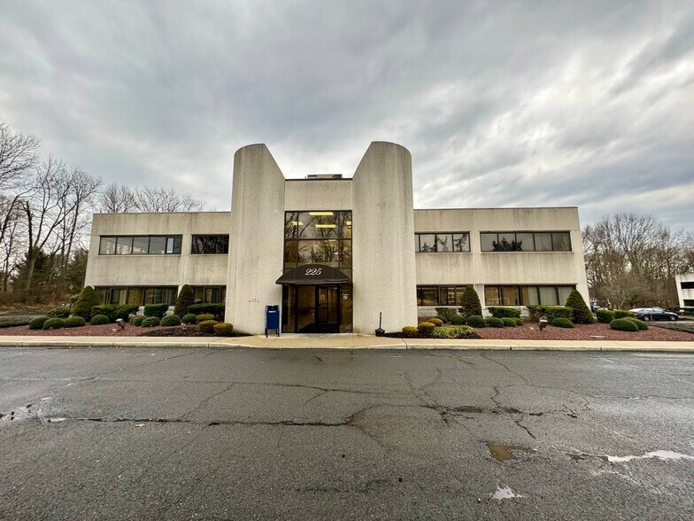 More Photos Of 225 Gordons Corner Rd, Manalapan Township Medical For Lease