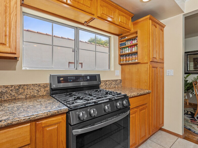 More Photos Of 331 Allen Ave, Glendale Multifamily For Sale