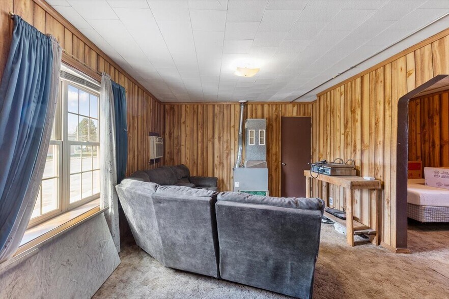 More Photos Of 1034 8th St, Onawa Bar For Sale