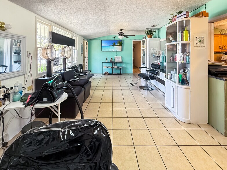More Photos Of 104 W Hallmark Ave, Killeen Freestanding For Sale