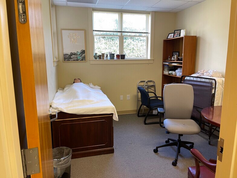 More Photos Of 1502 W NC Highway 54, Durham Office For Lease