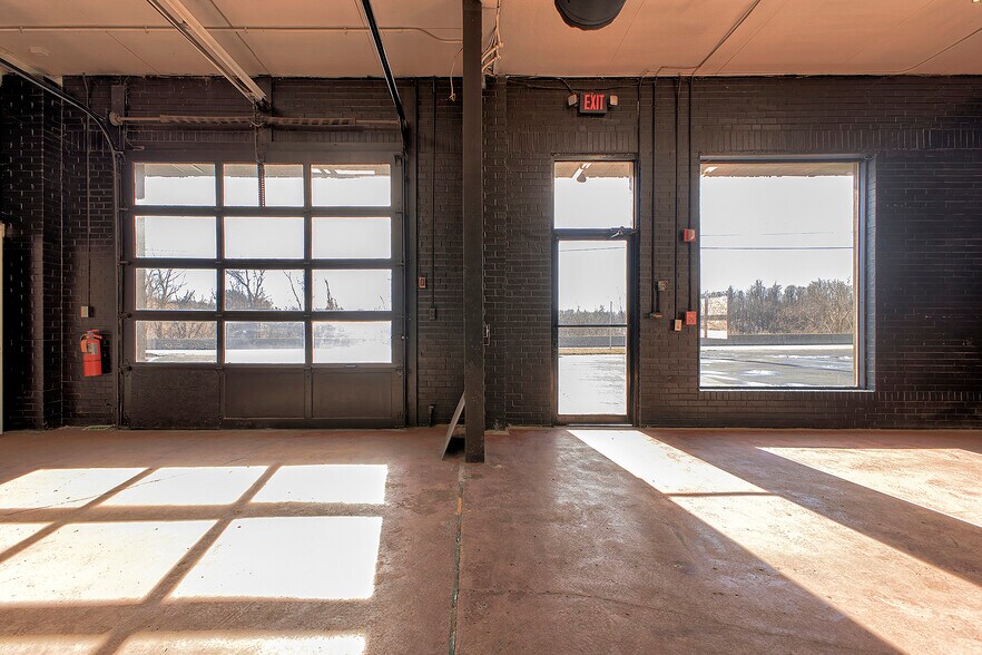 More Photos Of 6781 US-30, Jeannette Flex For Lease