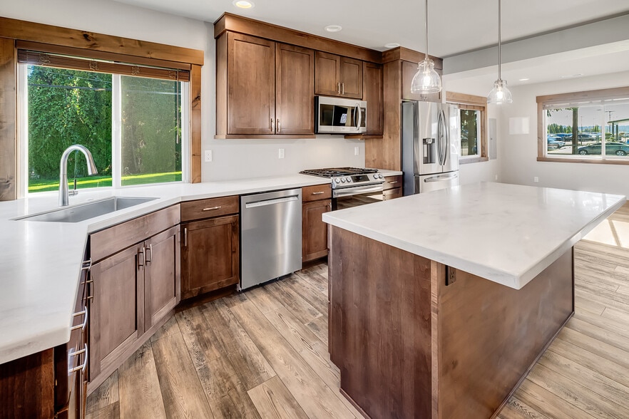 More Photos Of 16303 64th St E, Sumner Office For Lease