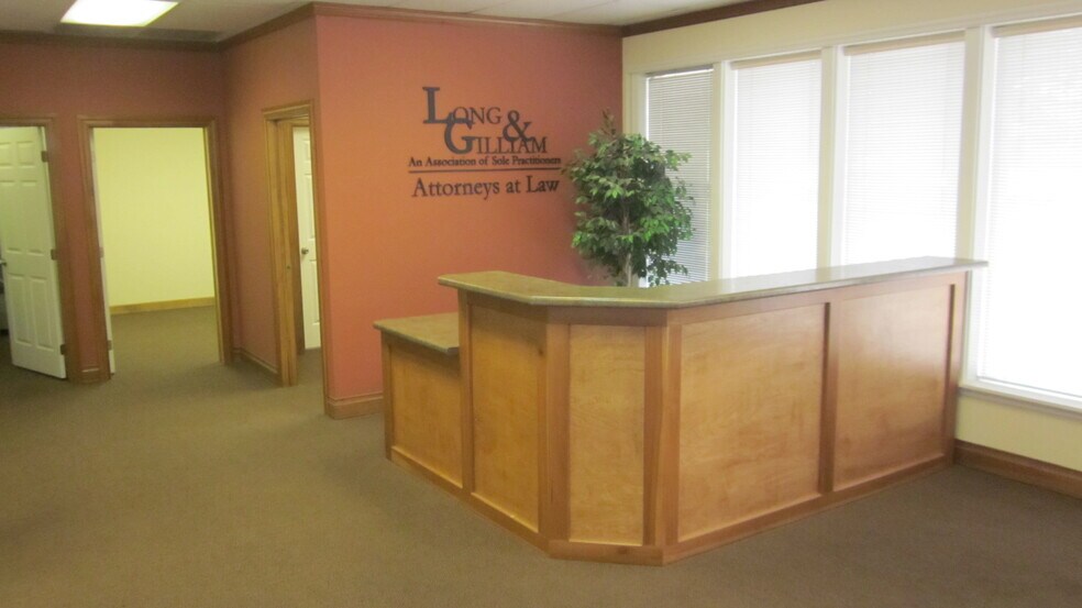 More Photos Of 5907 Grand Ave, Des Moines Office For Lease