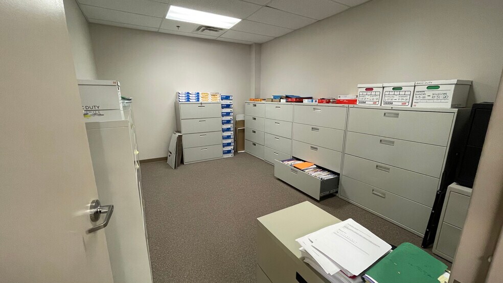 More Photos Of 6933 Colchester Park Dr, Manassas Warehouse For Lease