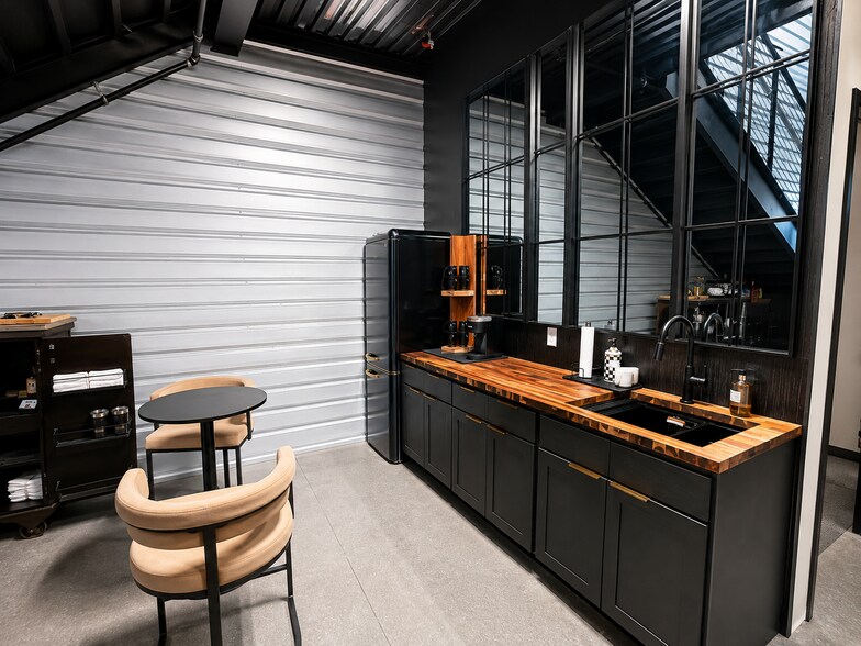 More Photos Of 105 Copper Ranch Rd, Belgrade Showroom For Sale