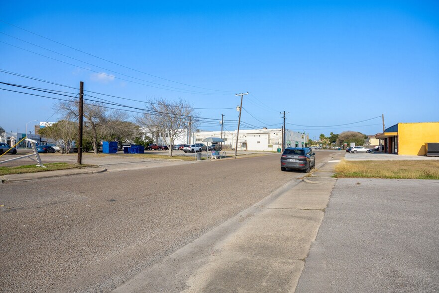 More Photos Of 525 Clifford St, Corpus Christi Office For Sale
