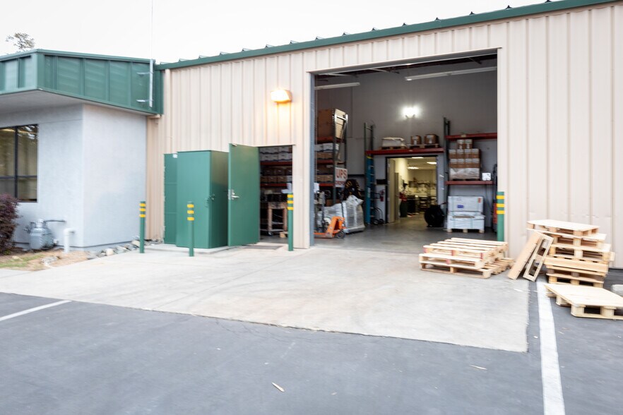 More Photos Of 13020 Earhart Ave, Auburn Light Distribution For Lease