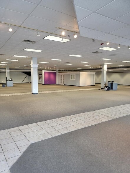More Photos Of 124-A Beacon Dr, Winterville General Retail For Lease